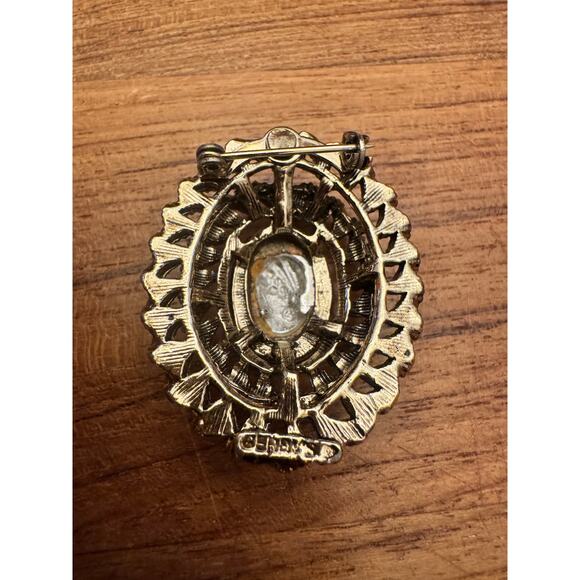 Vintage cameo brooch - Picture 3 of 5